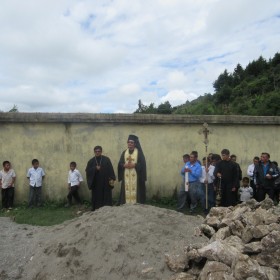 Archimandrite Mihail presides over blessing service